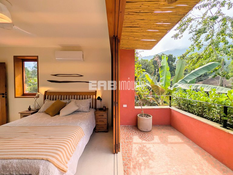 Casa moderna com 4 suítes e piscina em Itamambuca