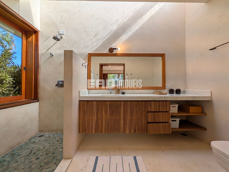Casa moderna com 4 suítes e piscina em Itamambuca