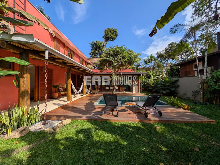 Casa moderna com 4 suítes e piscina em Itamambuca