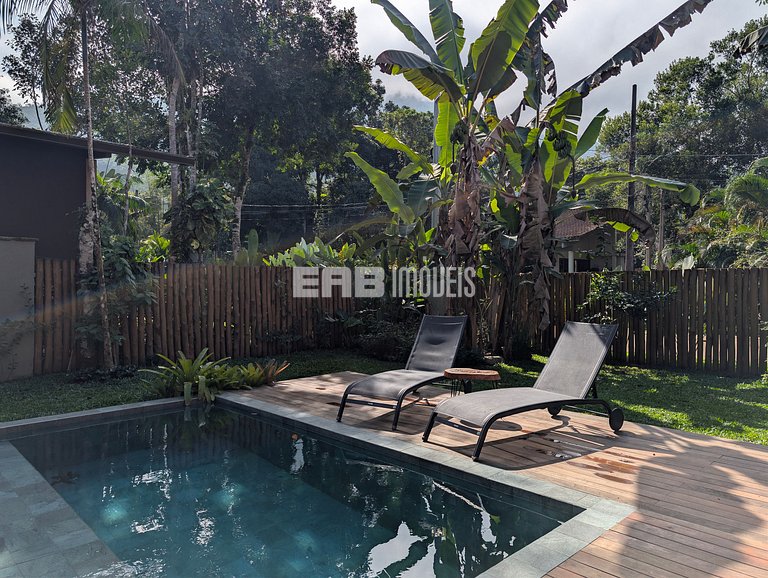 Casa moderna com 4 suítes e piscina em Itamambuca
