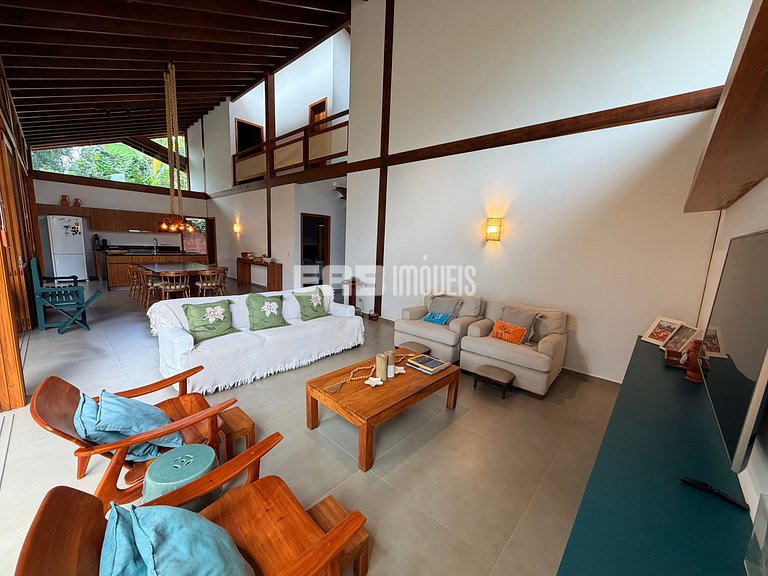 Refúgio de arquitetura elegante em meio à natureza