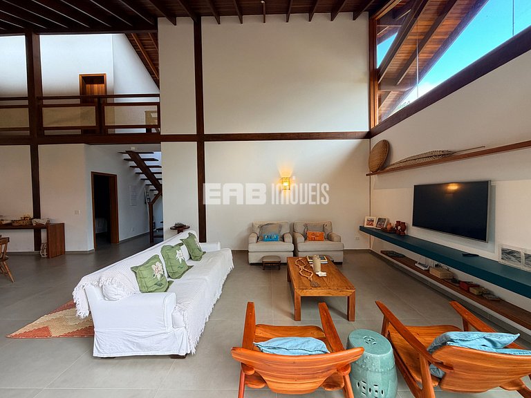 Refúgio de arquitetura elegante em meio à natureza