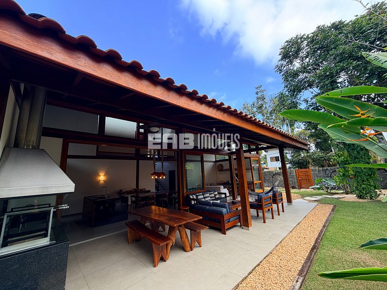 Refúgio de arquitetura elegante em meio à natureza