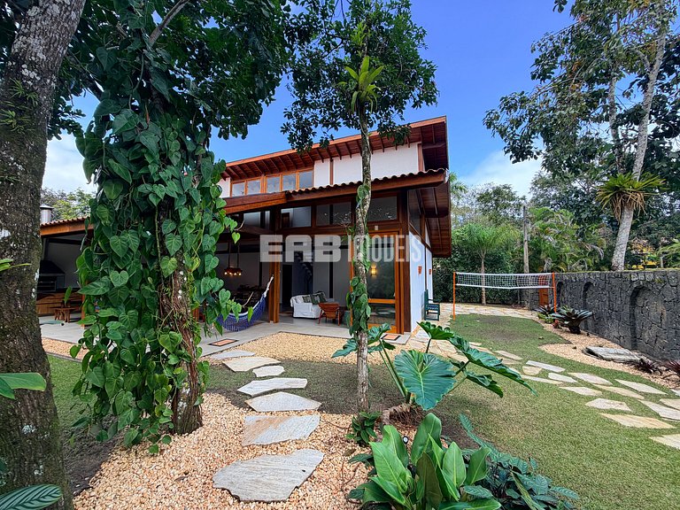 Refúgio de arquitetura elegante em meio à natureza