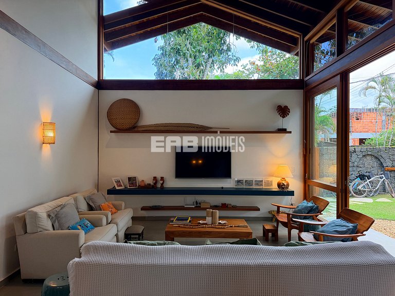 Refúgio de arquitetura elegante em meio à natureza