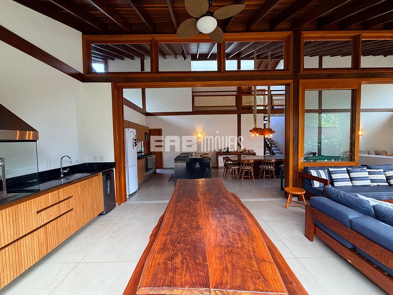 Refúgio de arquitetura elegante em meio à natureza