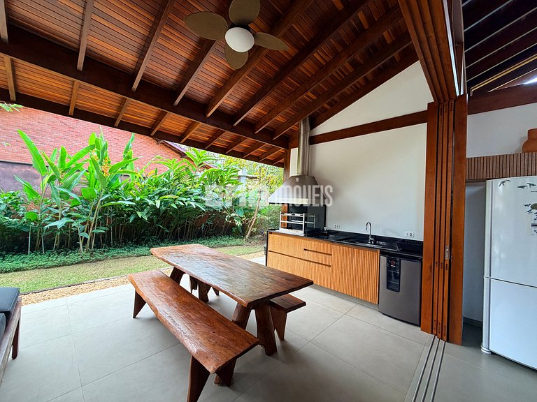 Refúgio de arquitetura elegante em meio à natureza