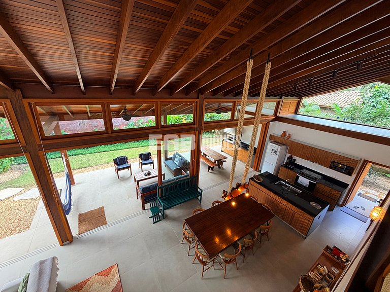 Refúgio de arquitetura elegante em meio à natureza