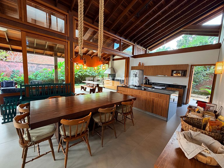 Refúgio de arquitetura elegante em meio à natureza