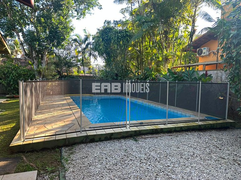 Linda casa com piscina e espaço gourmet na praia de Itamambu