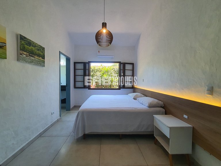 Com ar e piscina, a 120m da praia de Itamambuca