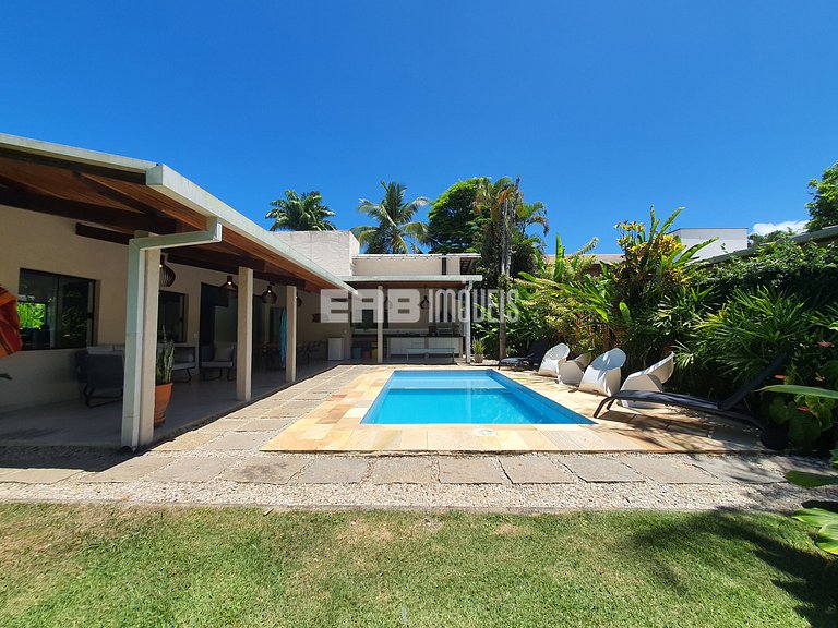 Com ar e piscina, a 120m da praia de Itamambuca