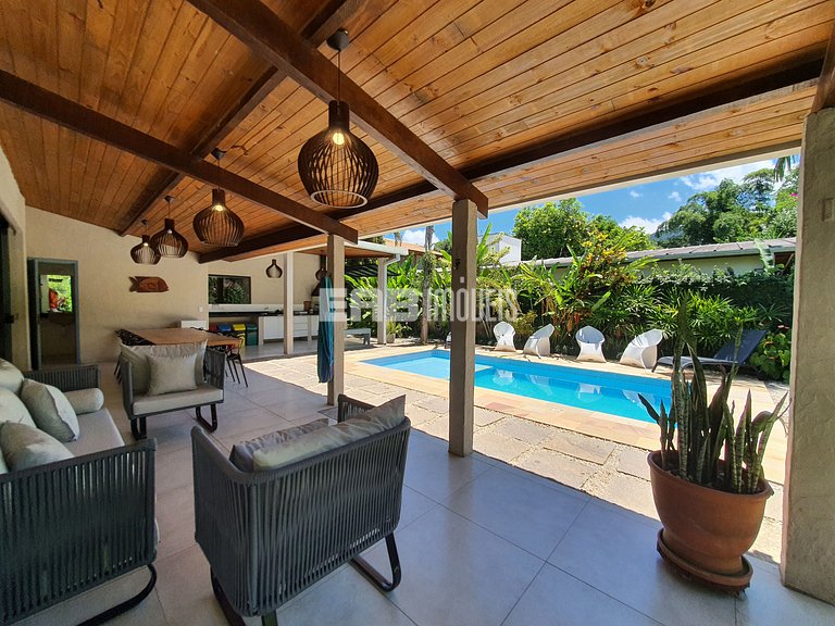Com ar e piscina, a 120m da praia de Itamambuca