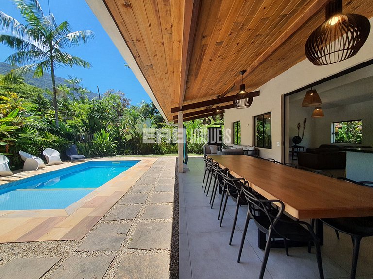 Com ar e piscina, a 120m da praia de Itamambuca