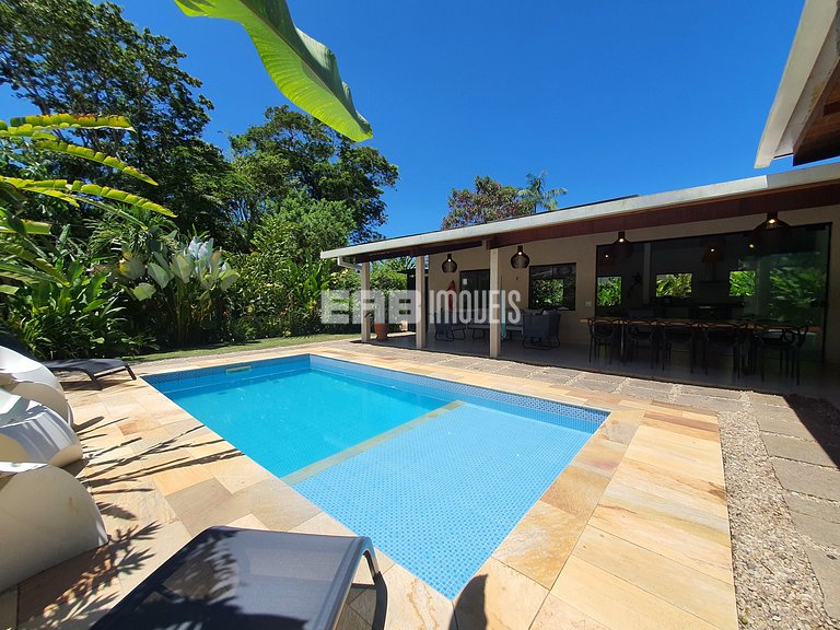 Com ar e piscina, a 120m da praia de Itamambuca