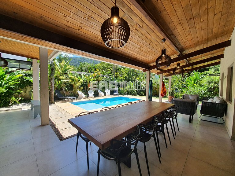 Com ar e piscina, a 120m da praia de Itamambuca