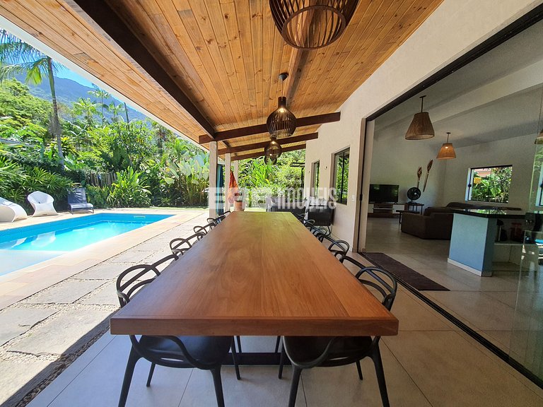Com ar e piscina, a 120m da praia de Itamambuca