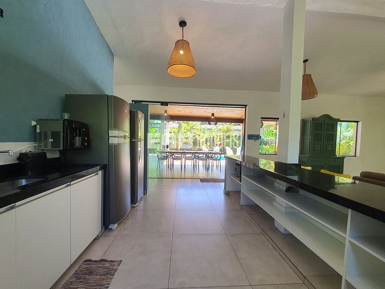 Com ar e piscina, a 120m da praia de Itamambuca