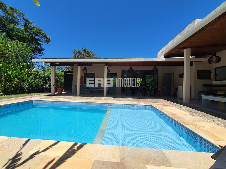 Com ar e piscina, a 120m da praia de Itamambuca