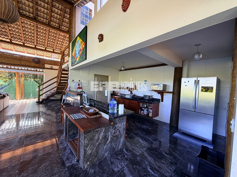 Casa com 3 suites em Itamambuca