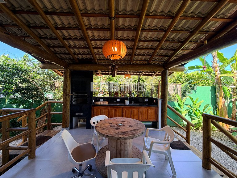 Casa com 3 suites em Itamambuca