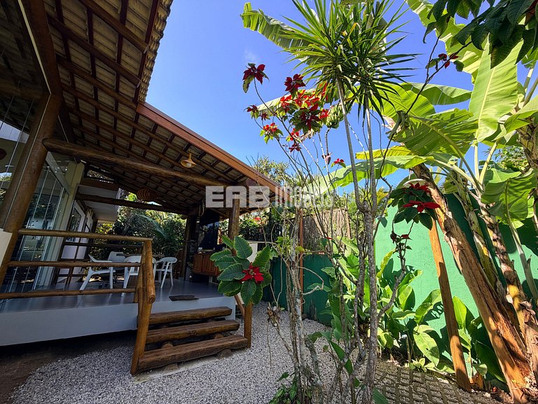 Casa com 3 suites em Itamambuca