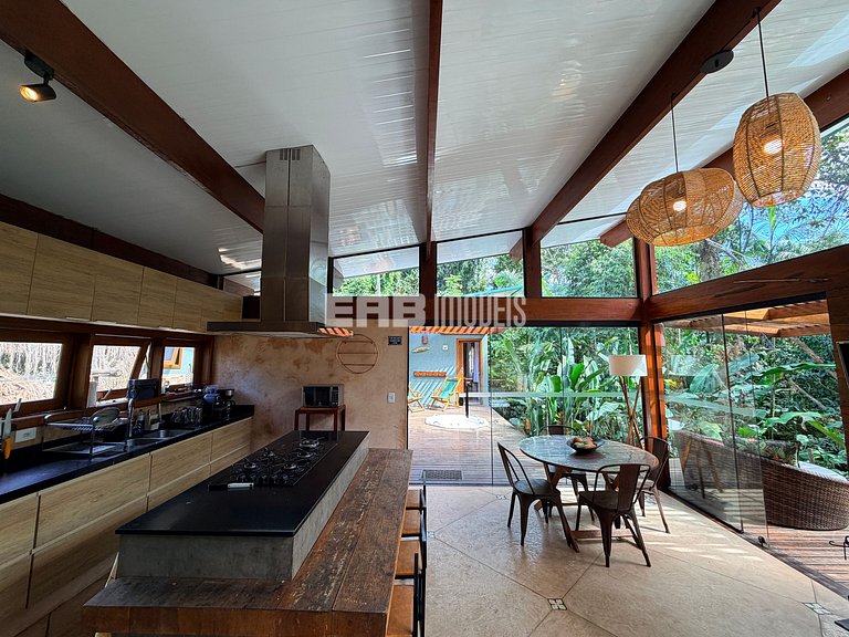 Casa com 3 suítes na Praia de Itamambuca