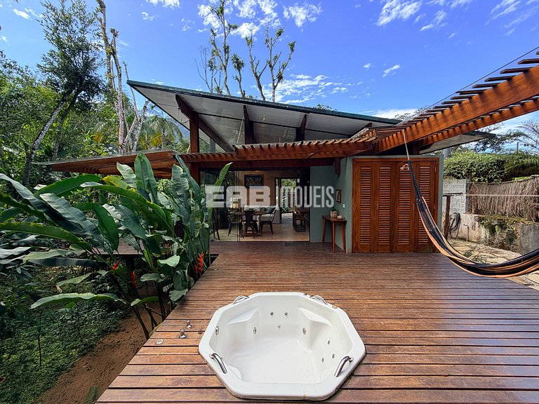 Casa com 3 suítes na Praia de Itamambuca