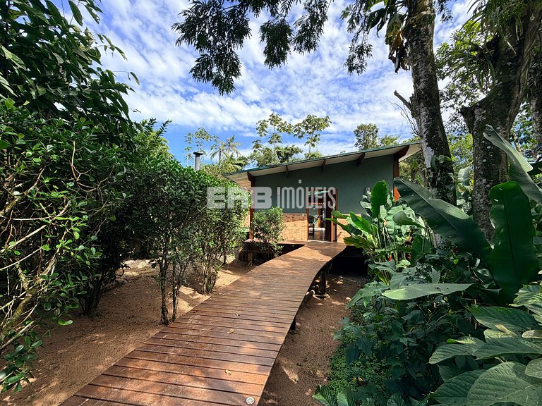 Casa com 3 suítes na Praia de Itamambuca