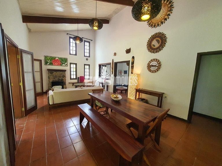Casa com 3 dormitórios e ar em Itamambuca