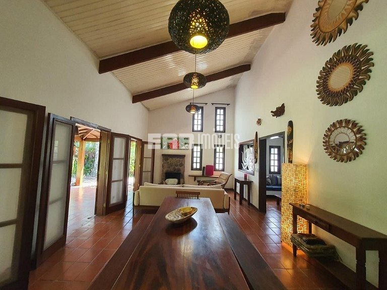 Casa com 3 dormitórios e ar em Itamambuca