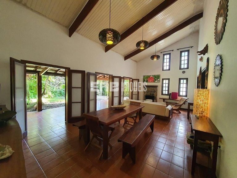 Casa com 3 dormitórios e ar em Itamambuca