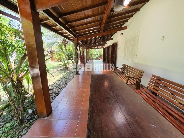 Casa com 3 dormitórios e ar em Itamambuca