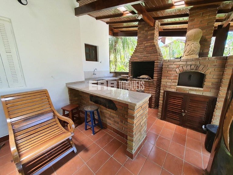 Casa com 3 dormitórios e ar em Itamambuca