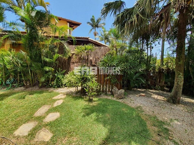 Casa com 3 dormitórios e ar em Itamambuca