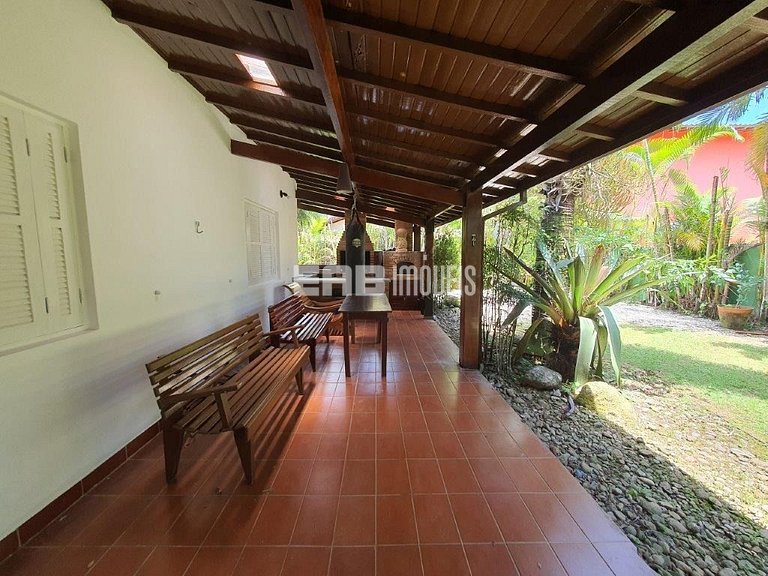 Casa com 3 dormitórios e ar em Itamambuca