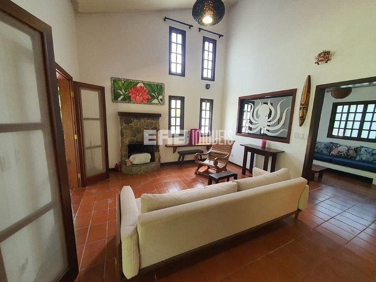Casa com 3 dormitórios e ar em Itamambuca