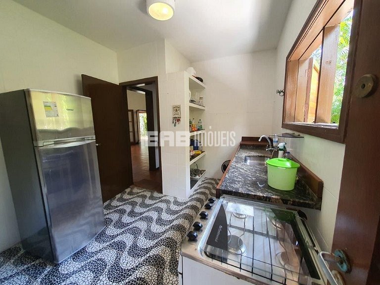 Casa com 3 dormitórios e ar em Itamambuca