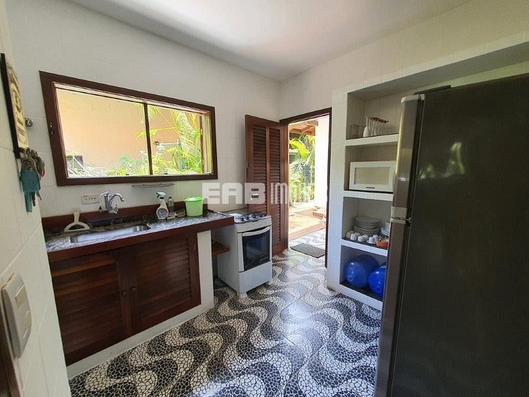 Casa com 3 dormitórios e ar em Itamambuca