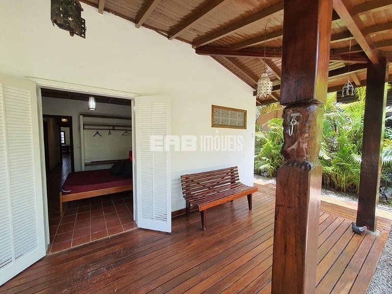 Casa com 3 dormitórios e ar em Itamambuca
