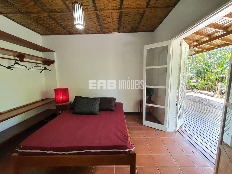 Casa com 3 dormitórios e ar em Itamambuca