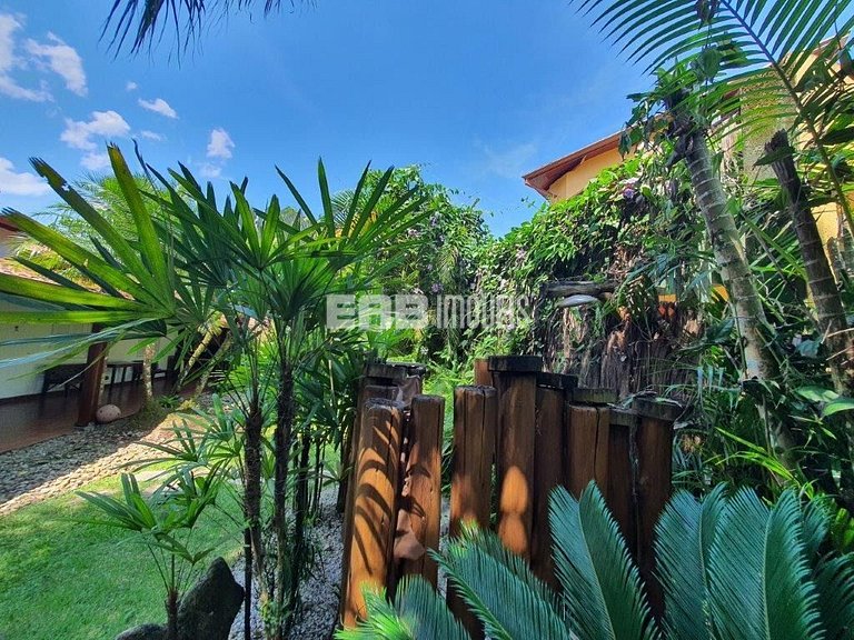 Casa com 3 dormitórios e ar em Itamambuca