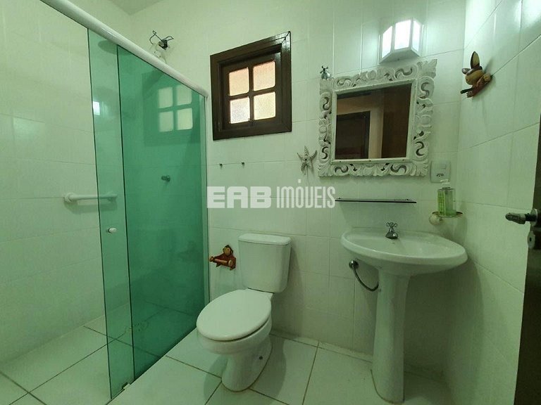 Casa com 3 dormitórios e ar em Itamambuca