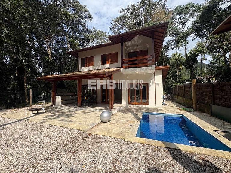 Casa com 4 dormitórios e piscina na praia do Félix