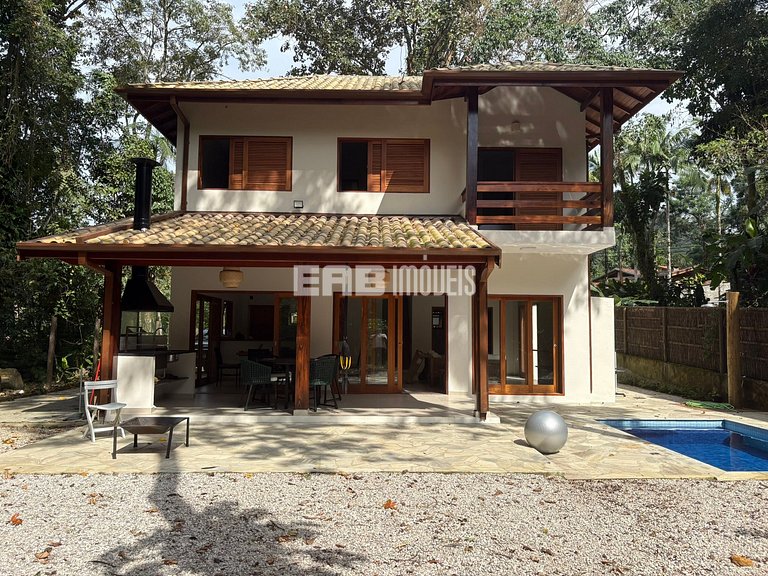 Casa com 4 dormitórios e piscina na praia do Félix