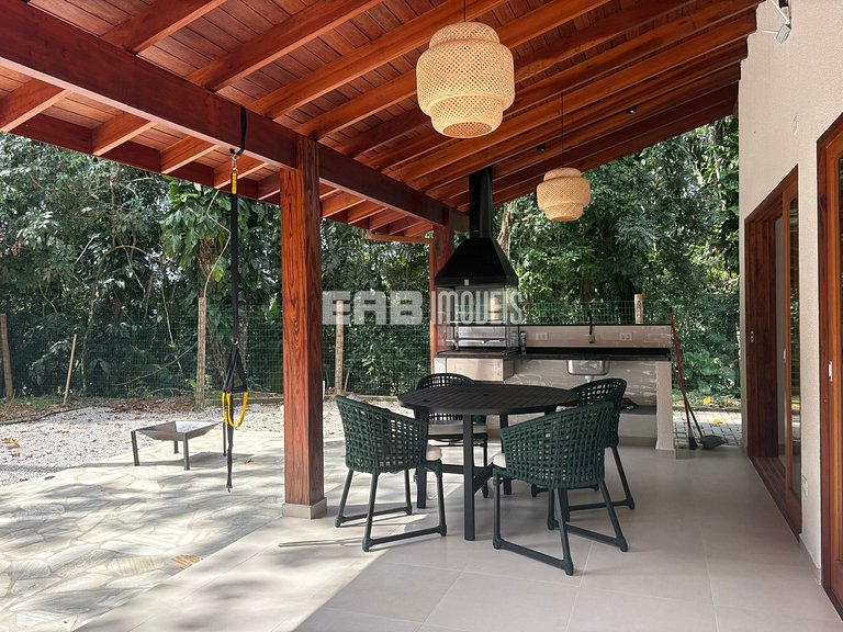 Casa com 4 dormitórios e piscina na praia do Félix