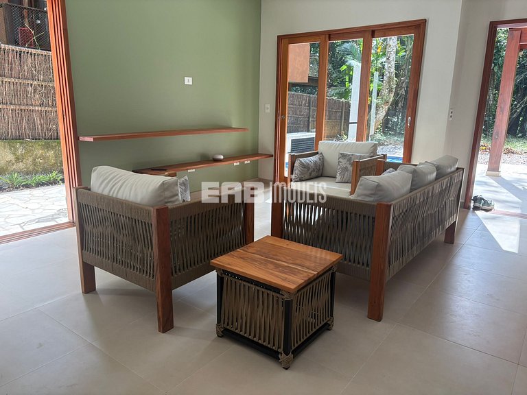 Casa com 4 dormitórios e piscina na praia do Félix