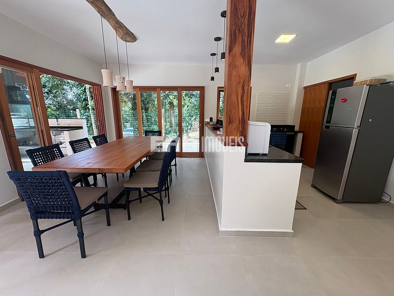Casa com 4 dormitórios e piscina na praia do Félix