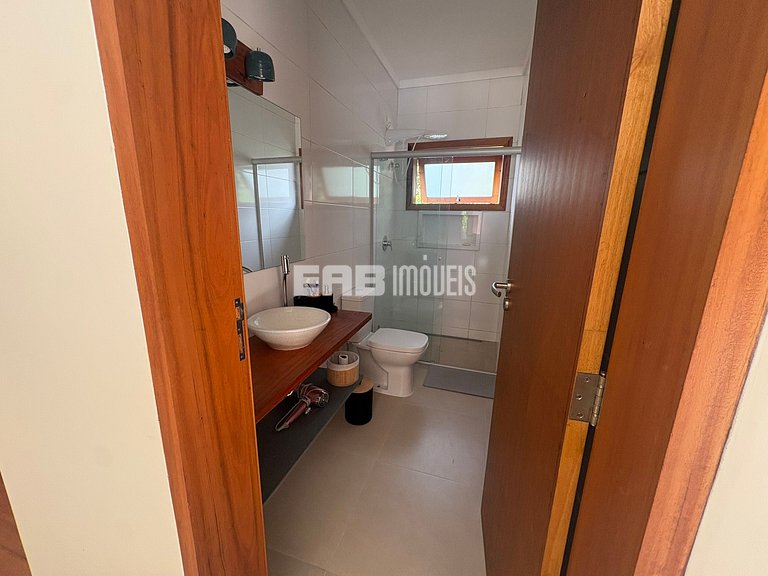 Casa com 4 dormitórios e piscina na praia do Félix