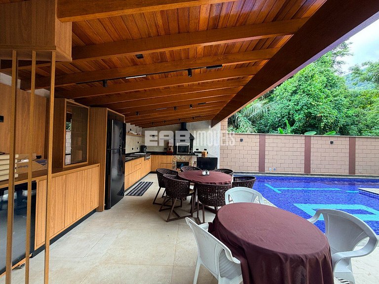 Casa com 3 suítes e piscina para temporada em Itamambuca